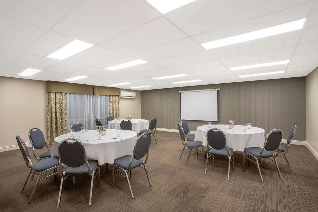 Quality Inn & Conference Centre Kingston Central Facilidades foto