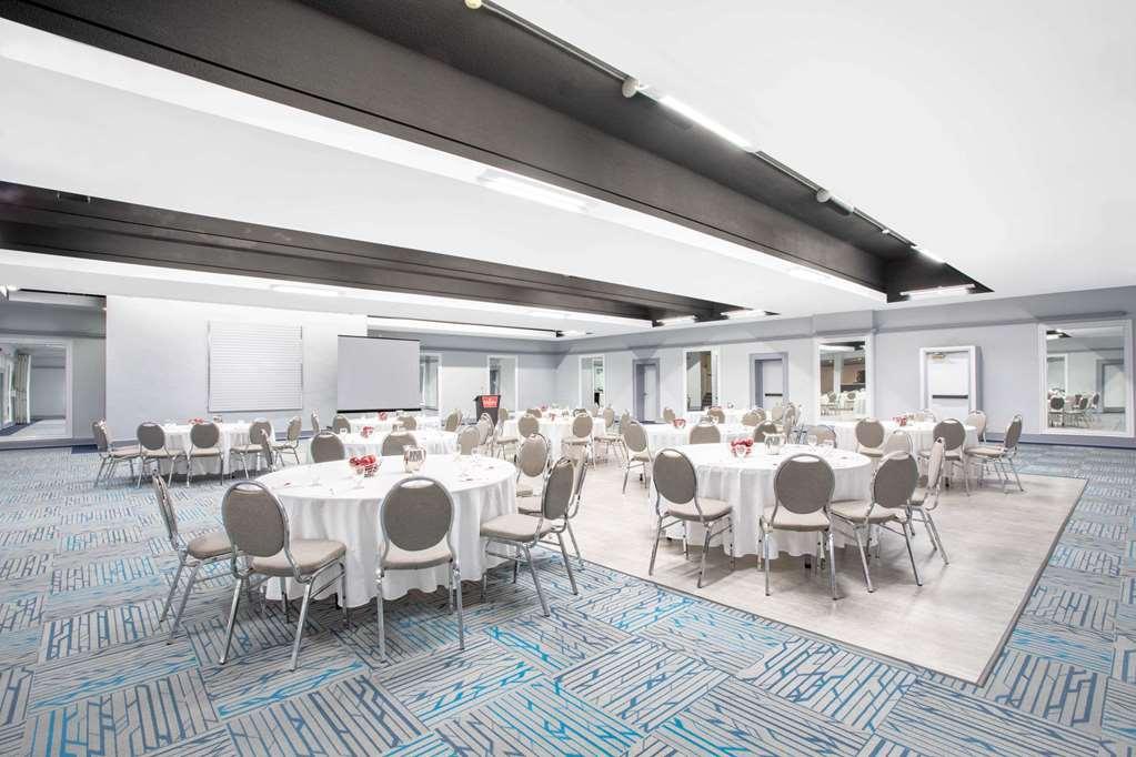 Quality Inn & Conference Centre Kingston Central Facilidades foto