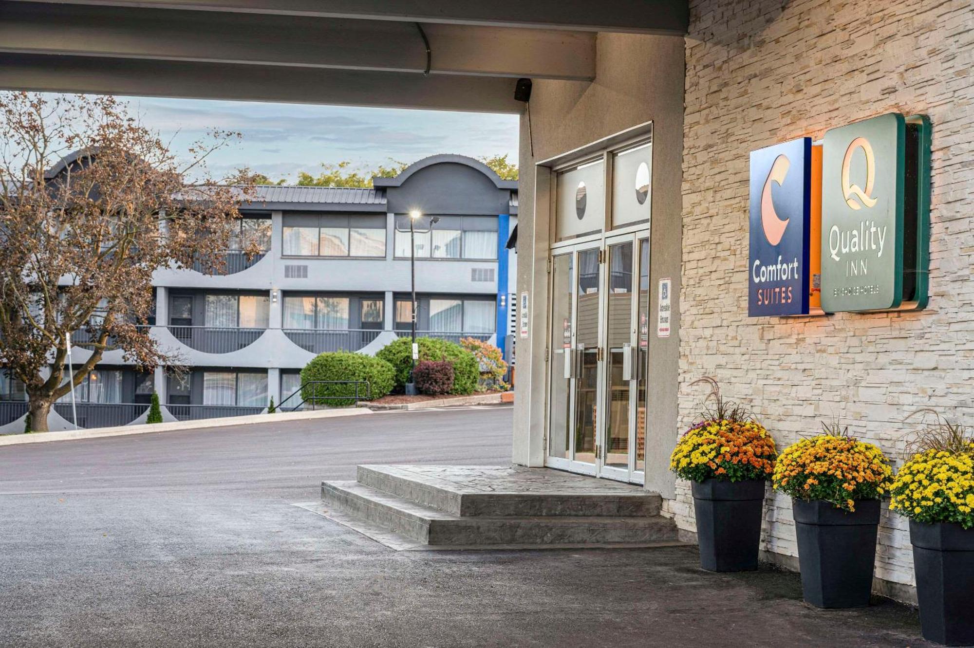 Quality Inn & Conference Centre Kingston Central Exterior foto